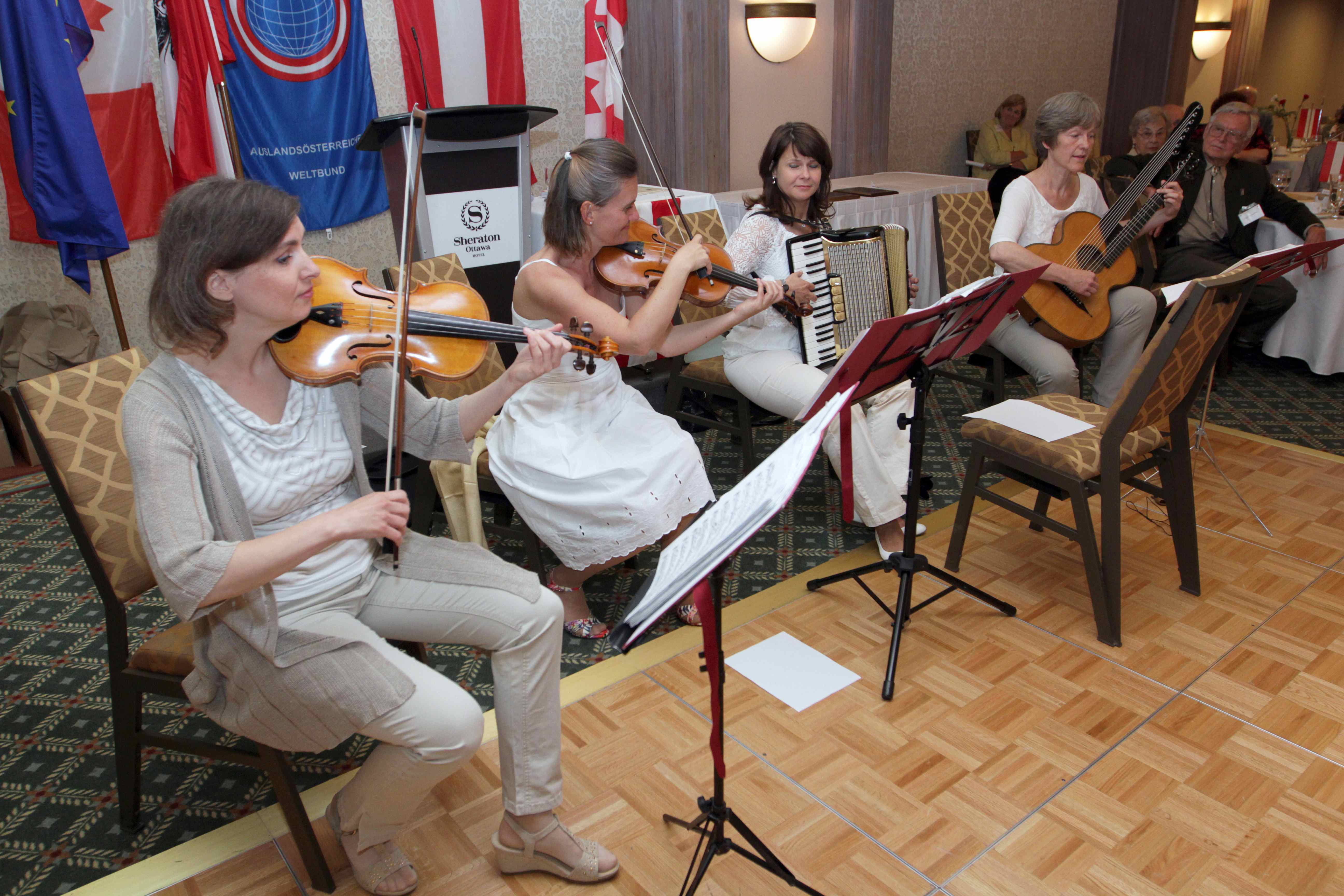 The Wiener Frauen Schrammeln (Viennese Women’s Schrammel Quartet) The Wiener Frauen Schrammeln (Viennese Women’s Schrammel Quartet)